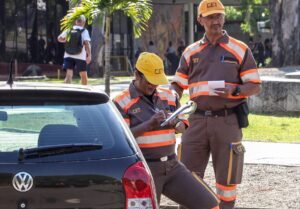 Multas por sinal vermelho sobem 35% em SP em 2026