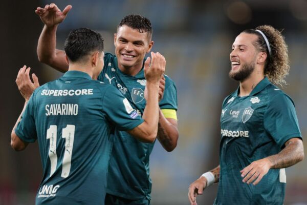 Savarino faz hat-trick e Fluminense goleia o Coritiba por 4 a 0