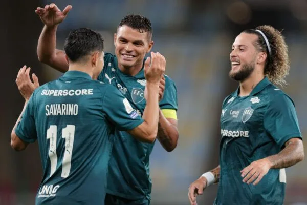 Savarino faz hat-trick e Fluminense goleia o Coritiba por 4 a 0