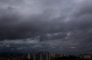 SP entra em alerta para alagamentos neste domingo SP entra em alerta para alagamentos neste domingo