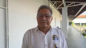 www.deixaeutefalar.com.br Professor Jurity vota em Parnaíba no 1º turno das eleições
