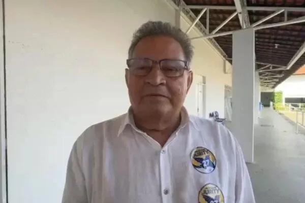 Professor Jurity vota em Parnaíba no 1º turno das eleições