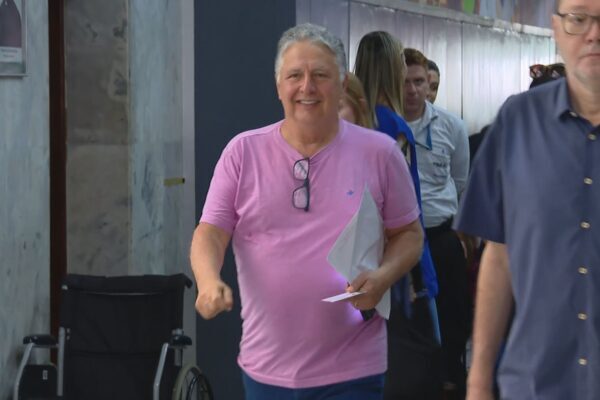 Garotinho desiste de recurso no TSE e abre caminho para Ruas
