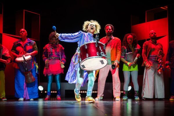 Musical ‘Gonzaguinha É’ estreia na Fita com vigor cênico