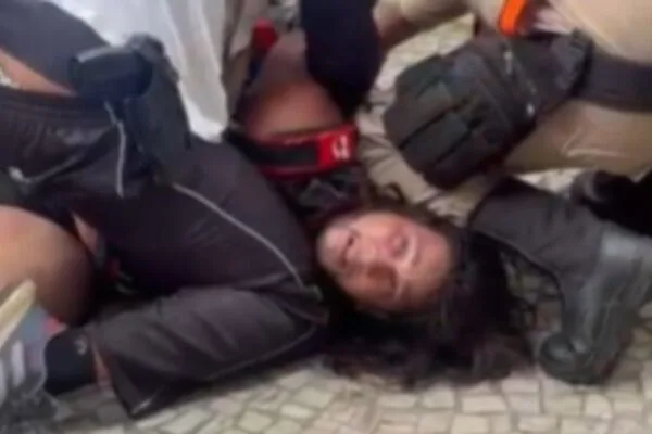 Entregador desmaia após choque de guarda em Ipanema, diz testemunha