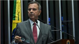 Senador Rogério Marinho é internado em Brasília com febre