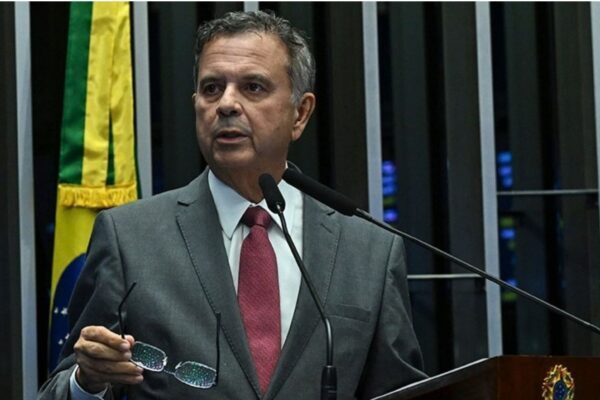 Senador Rogério Marinho é internado em Brasília com febre