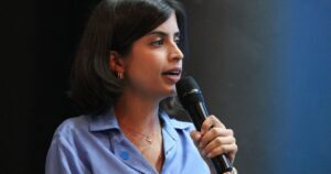 Mãe de Tabata Amaral vai à UTI após queda em agenda