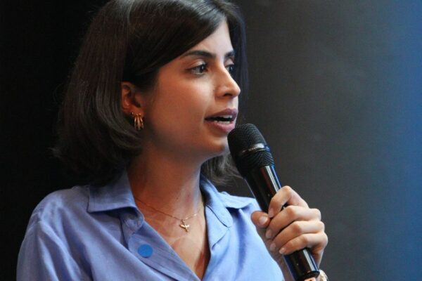 Mãe de Tabata Amaral vai à UTI após queda em agenda