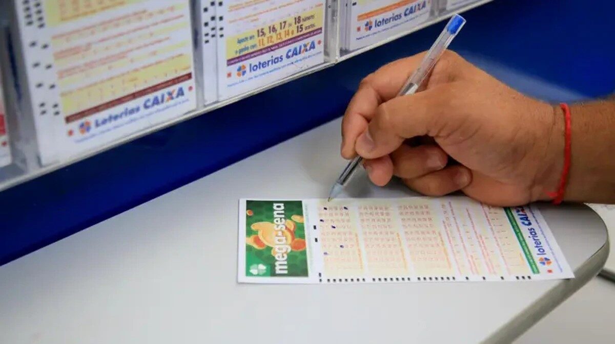 www.deixaeutefalar.com.br Seis apostas do Paraná acertam quina na Mega-Sena