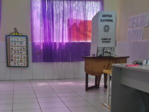 TRE-AC substitui sete urnas e registra dois crimes eleitorais
