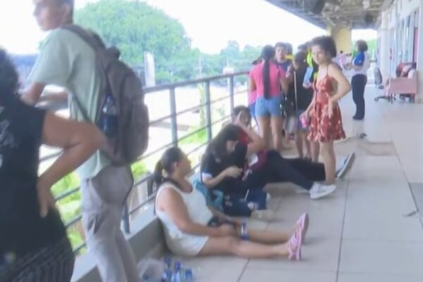 Fila e falha no sistema travam transferência de créditos em Rio Branco