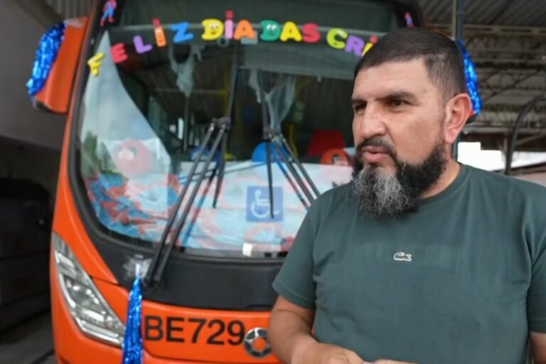 Motorista de ônibus distribui brinquedos em Curitiba há 12 anos
