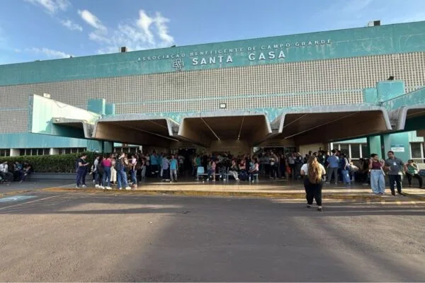 Crianças viajam mais de 1.000 km para cirurgia cardíaca após suspensão em MS