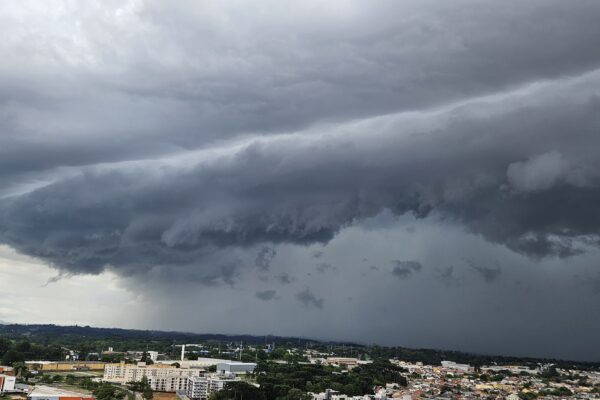 Paraná tem alerta de perigo extremo de temporais nesta segunda