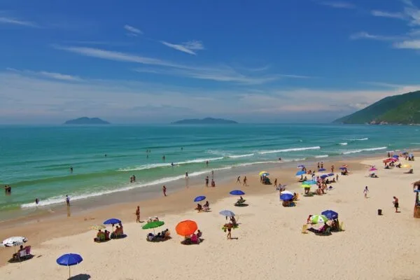 SC lidera ranking nacional com 6 novas praias no selo Bandeira Azul