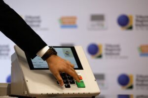 www.deixaeutefalar.com.br TRE-RJ retotaliza votos e deve confirmar Ruas eleito no 1º turno