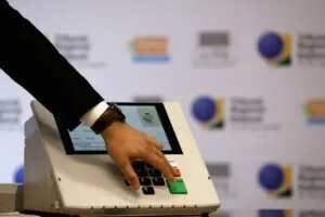TRE-RJ retotaliza votos e deve confirmar Ruas eleito no 1º turno TRE-RJ retotaliza votos e deve confirmar Ruas eleito no 1º turno