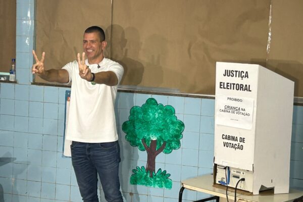 Paes reconhece derrota e Ruas deve ser eleito governador no 1º turno Paes reconhece derrota e Ruas deve ser eleito governador no 1º turno