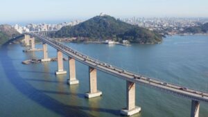 Adolescente é encontrada dormindo em porta-malas na Terceira Ponte