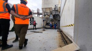 Trabalhador morre prensado por contêiner no Porto de Navegantes