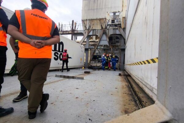 Trabalhador morre prensado por contêiner no Porto de Navegantes
