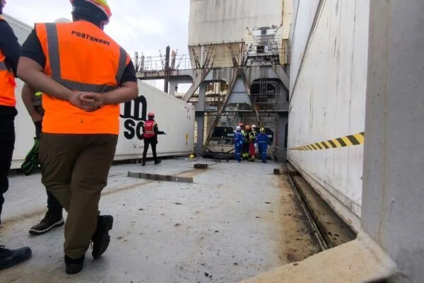 Trabalhador morre prensado por contêiner no Porto de Navegantes