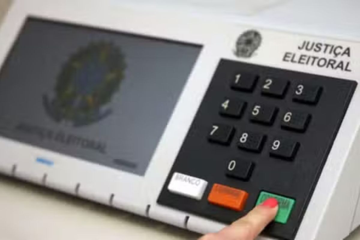 www.deixaeutefalar.com.br Eleitores de SP votam neste domingo no 1º turno de 2026