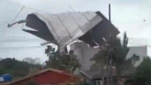 Vento de 101 km/h causa estragos em Chapecó