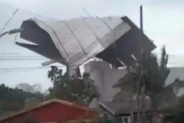 Vento de 101 km/h causa estragos em Chapecó