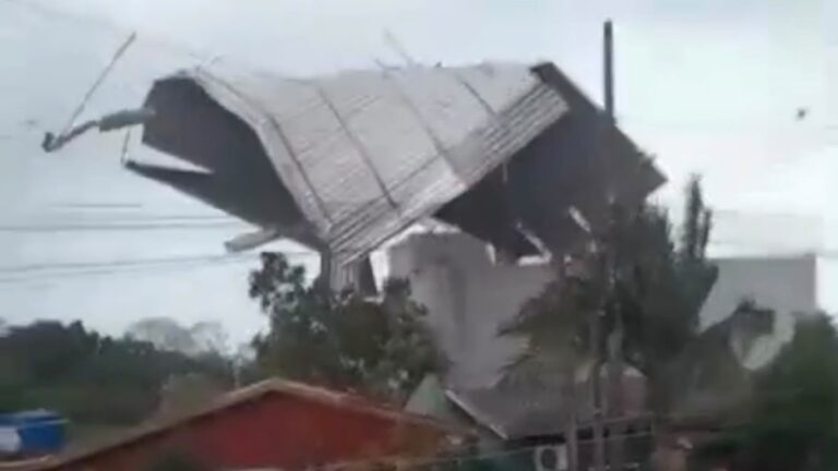 Vento de 101 km/h causa estragos em Chapecó