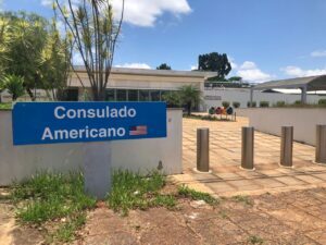 EUA suspendem atendimento em embaixada e consulados no Brasil