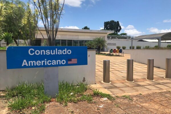 EUA suspendem atendimento em embaixada e consulados no Brasil