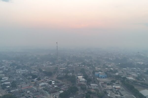 Fumaça de queimadas causa 82 atendimentos de urgência em Manaus Fumaça de queimadas causa 82 atendimentos de urgência em Manaus