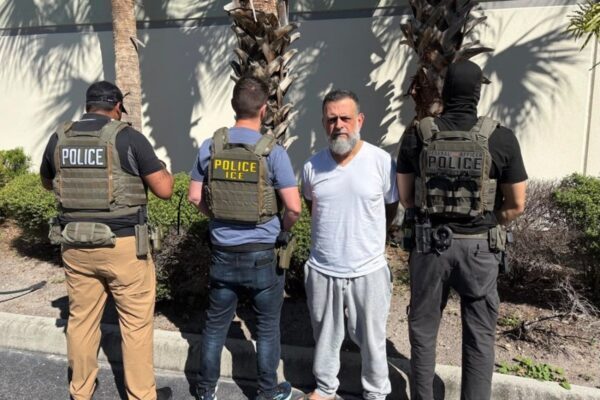 Ex-policial civil de SC foragido é preso pelo ICE na Flórida Ex-policial civil de SC foragido é preso pelo ICE na Flórida