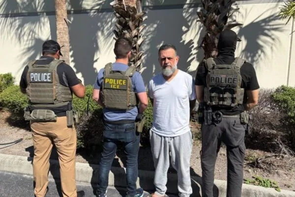 Ex-policial civil de SC foragido é preso pelo ICE na Flórida Ex-policial civil de SC foragido é preso pelo ICE na Flórida
