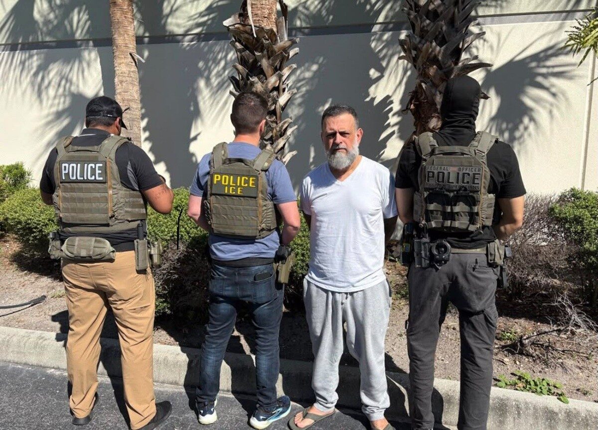 www.deixaeutefalar.com.br Ex-policial civil de SC foragido é preso pelo ICE na Flórida