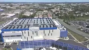 Moradores nos EUA relatam barulho e fumaça ao lado de data centers
