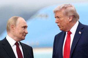 Trump suspende tarifas e sanções contra compradores de petróleo russo Trump suspende tarifas e sanções contra compradores de petróleo russo