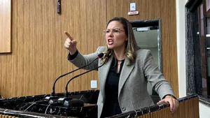 Sofia Andrade coloca Léo Moraes na berlinda e cobra definição política entre Lula e Bolsonaro