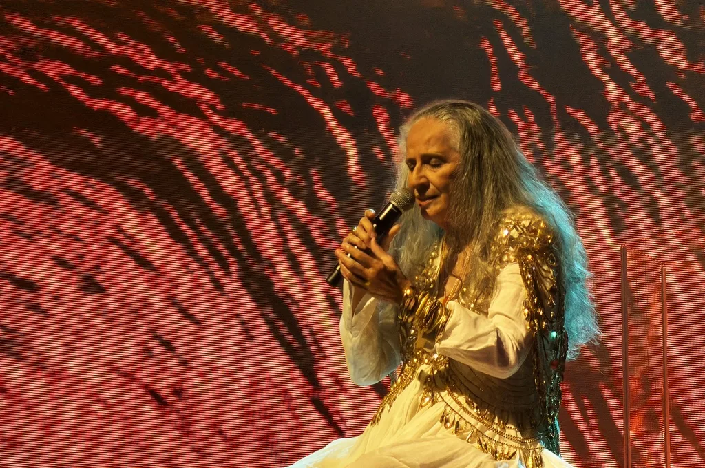 Maria Bethânia lança álbum ao vivo dos 60 anos de carreira