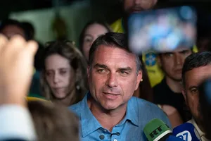 Flávio Bolsonaro não reconhece derrota para Lula e diz que vai pedir a anulação da eleição Flávio Bolsonaro não reconhece derrota para Lula e diz que vai pedir a anulação da eleição