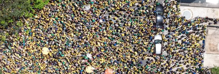 Ato de Flávio Bolsonaro na Paulista reúne 71,9 mil pessoas
