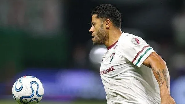 Hulk é vaiado e discute com torcedor em jogo do Atlético-MG