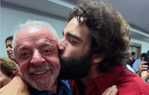 Artistas celebram Lula eleito pela 4ª vez presidente Artistas celebram Lula eleito pela 4ª vez presidente