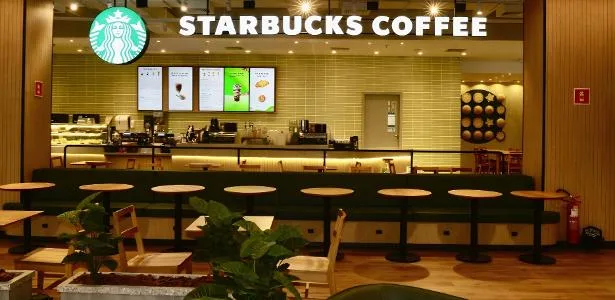 Starbucks fecha lojas nos EUA e expande operações no Brasil